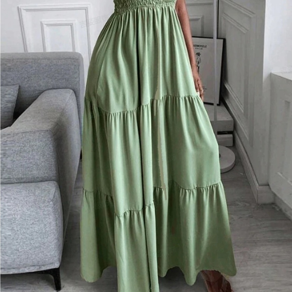 Green Tiered Smocked Maxi dress for Casual Wear
8127 - Picture 4 of 7